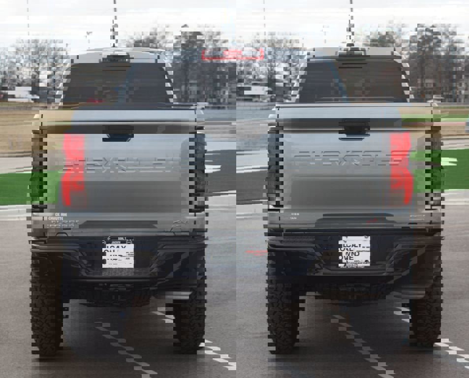 Used 2024 Chevrolet Colorado ZR2 w/ ZR2 Convenience Package III image 3