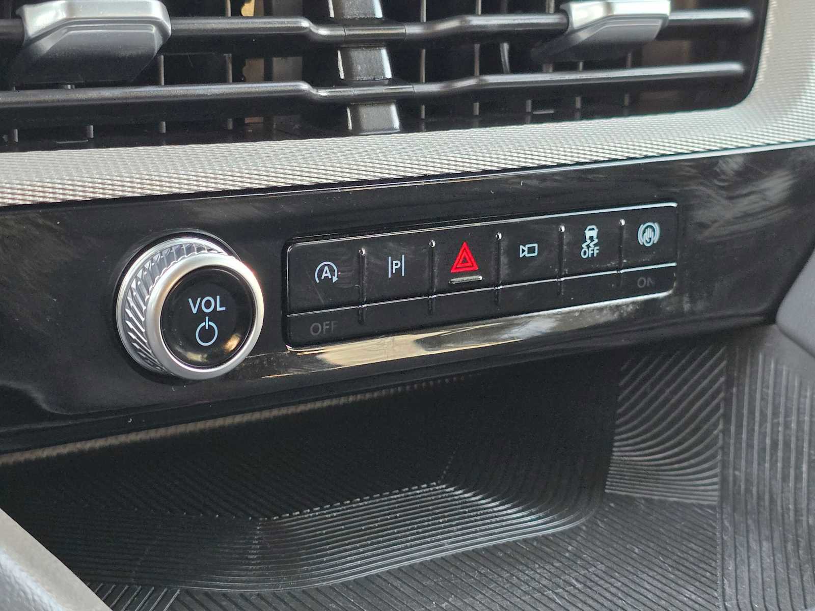 Used 2025 Ford Explorer Active image 28