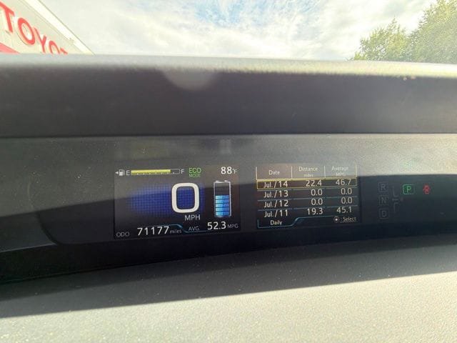 Used 2020 Toyota Prius LE FWD image 3