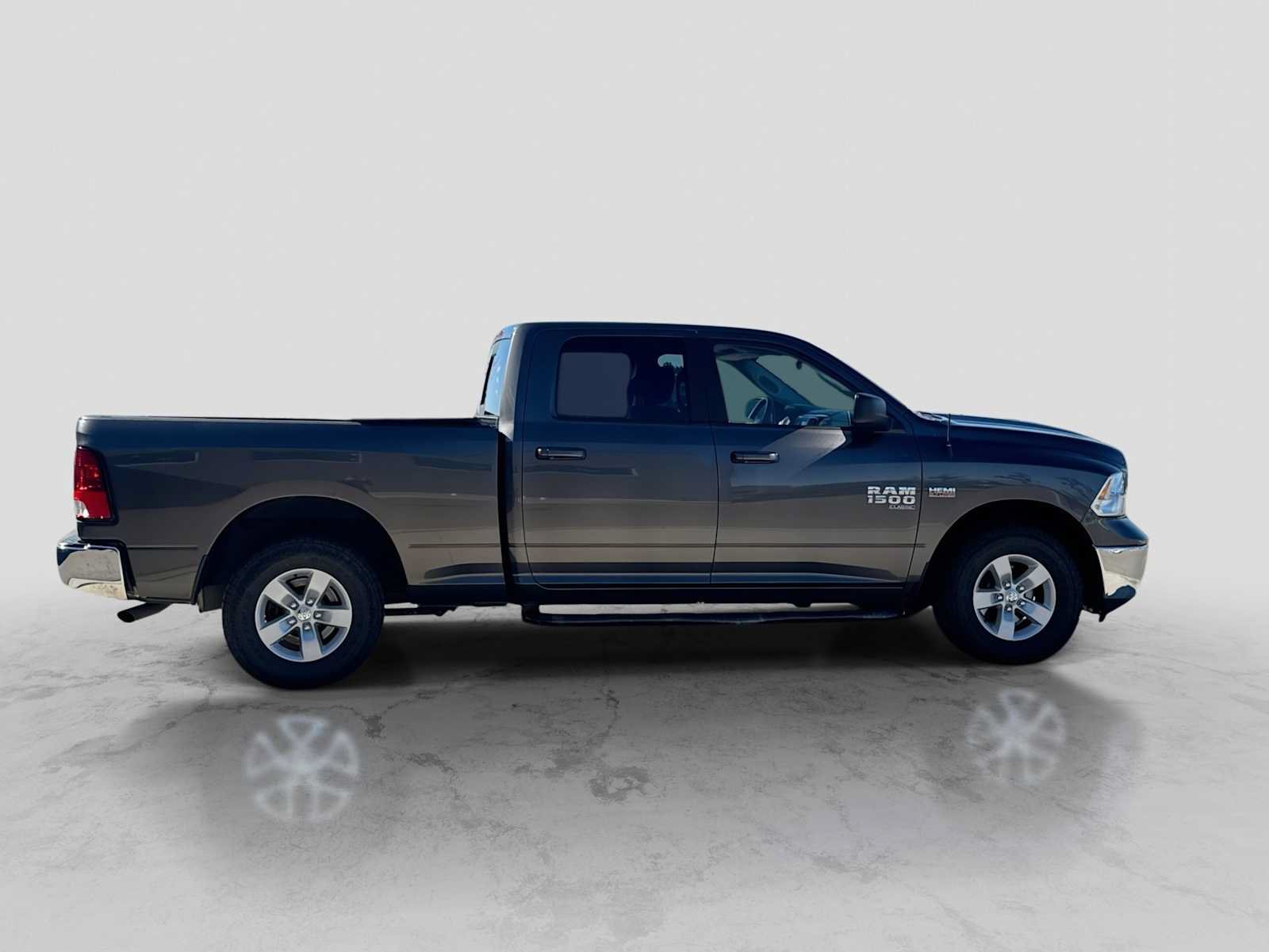 Used 2019 RAM 1500 Classic SLT AWD/4WD image 7