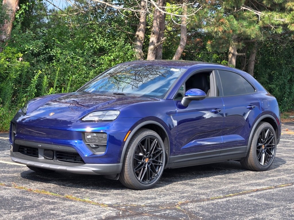 New 2025 Porsche Macan 4 Electric image 40