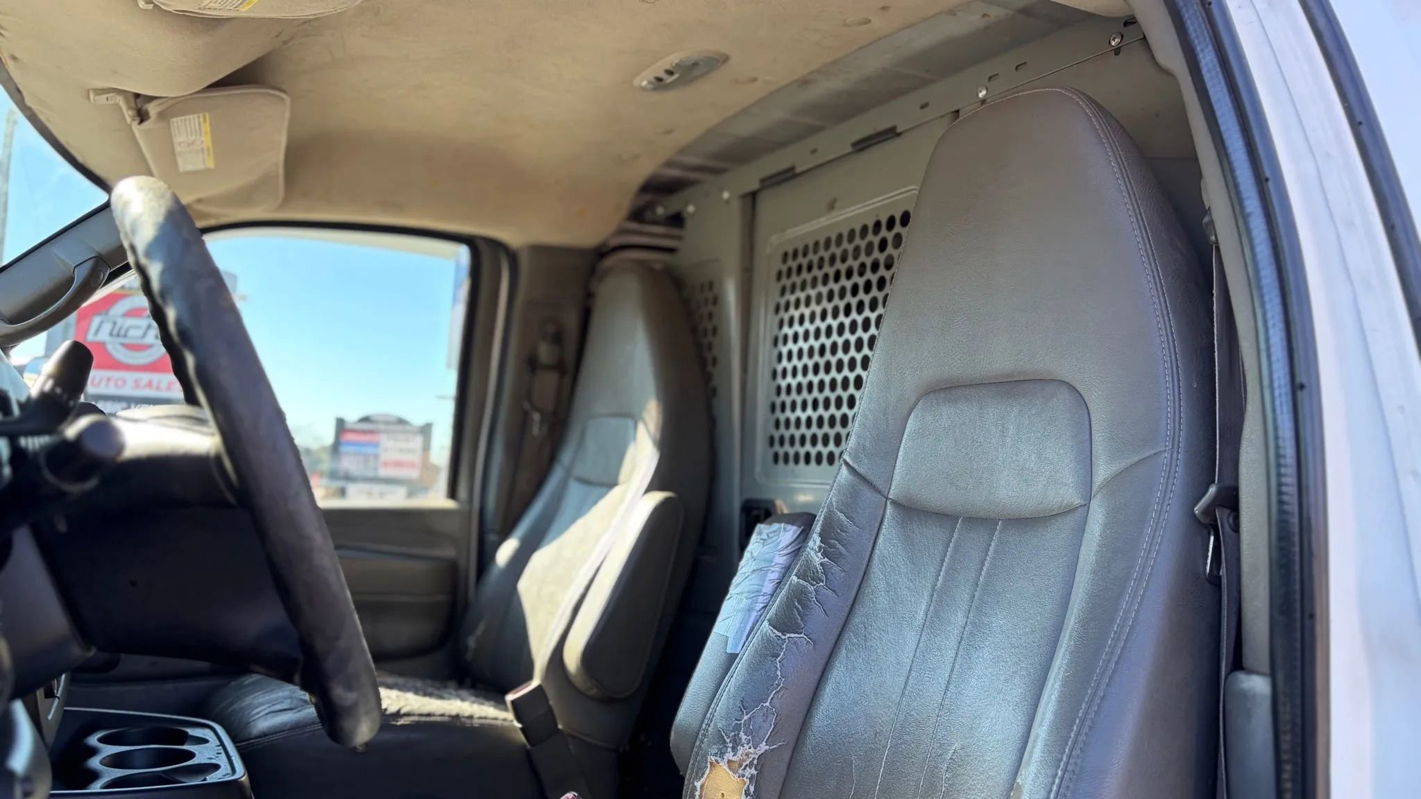 Used 2011 Chevrolet Express 2500 image 17