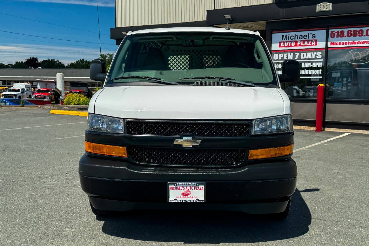 Used 2018 Chevrolet Express 2500 w/ Driver Convenience Package RWD image 9