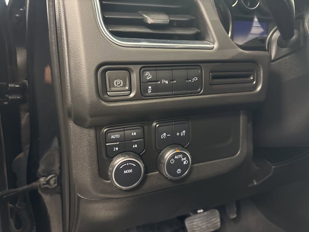 Used 2021 Chevrolet Suburban Z71 image 16