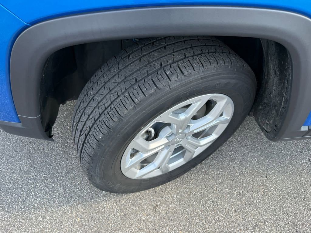 Used 2024 Jeep Compass Sport image 7