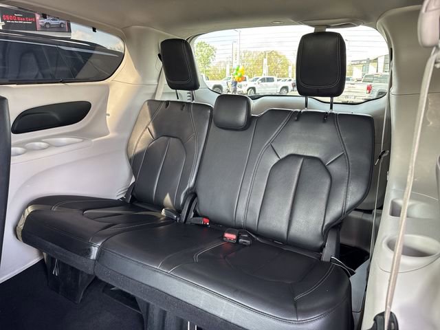 Used 2022 Chrysler Pacifica Touring-L image 10