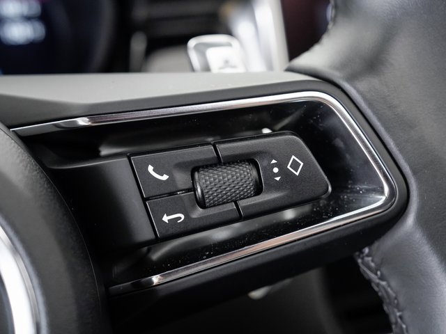 Used 2025 Porsche Macan image 15