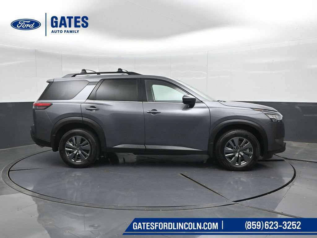 Used 2025 Nissan Pathfinder SV AWD/4WD image 3