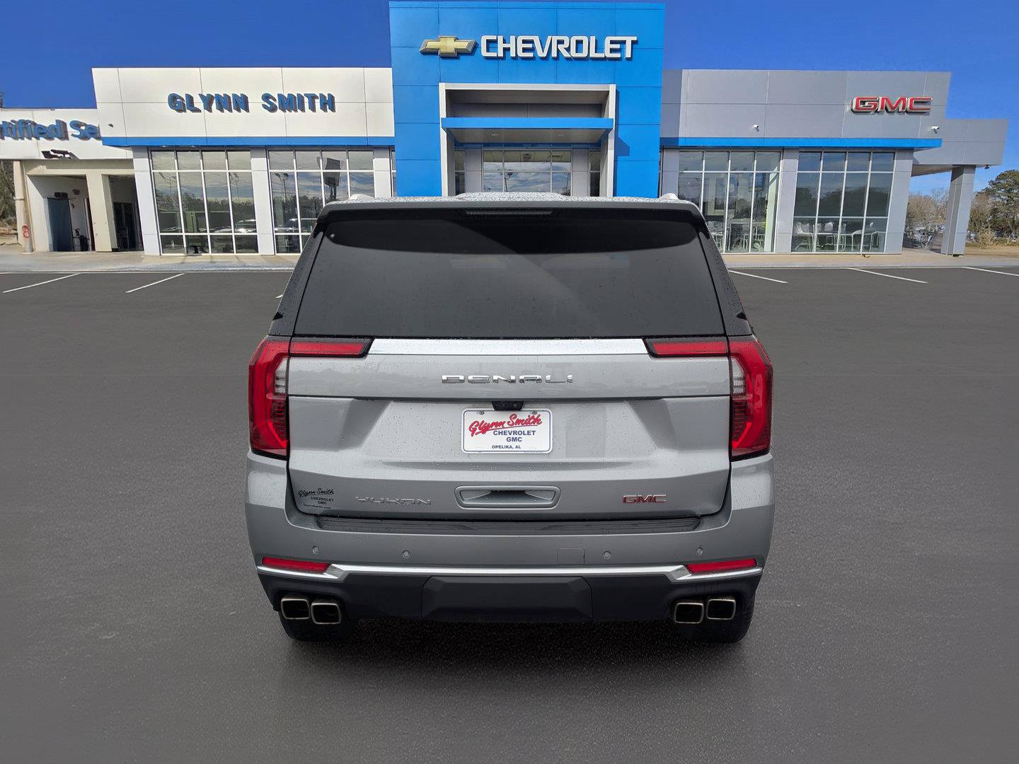 Used 2025 GMC Yukon Denali w/ Advanced Technology Package AWD/4WD image 9