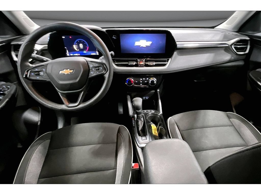Used 2025 Chevrolet TrailBlazer LT AWD/4WD image 9