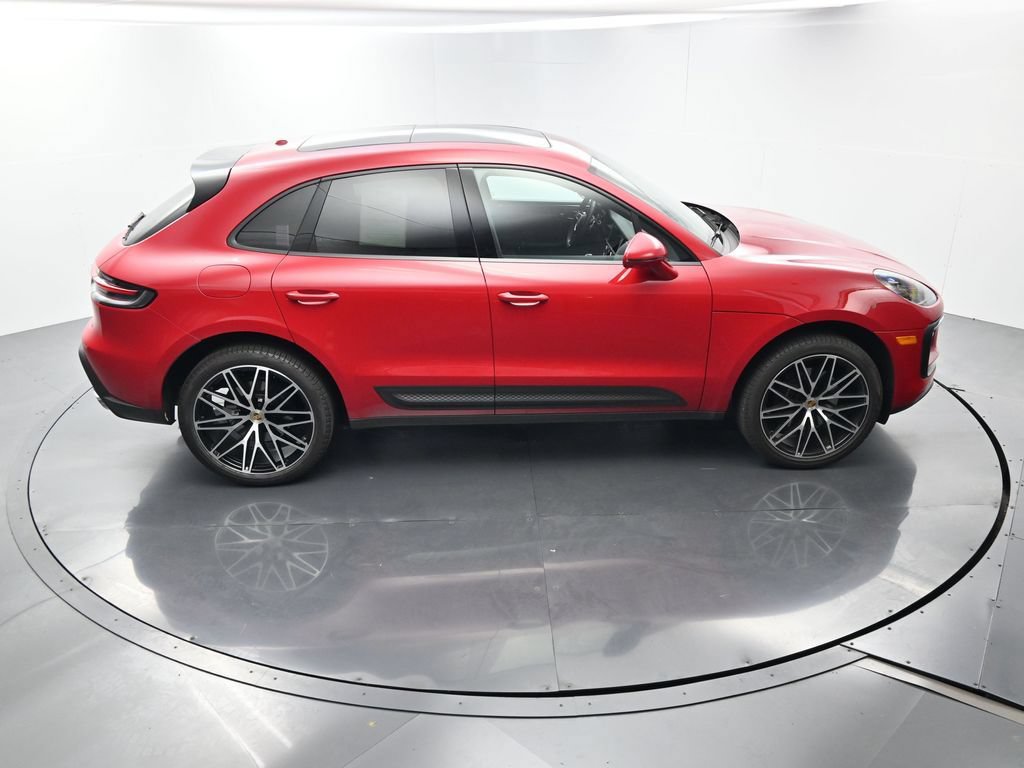 Certified 2025 Porsche Macan AWD/4WD image 41