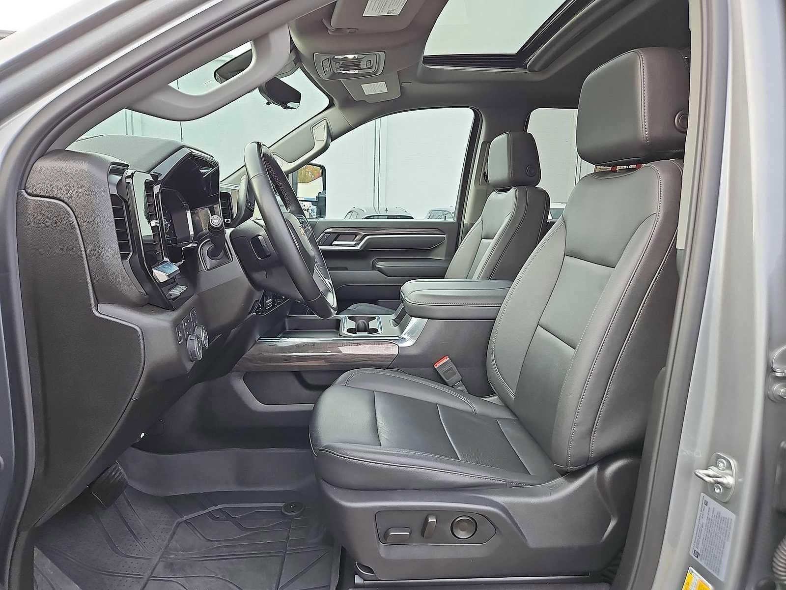 Used 2025 Chevrolet Silverado 3500 LTZ w/ LTZ Plus Package image 26