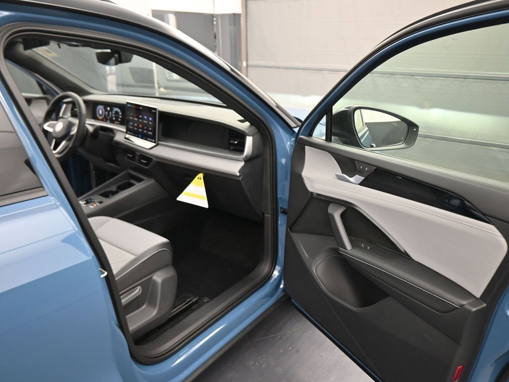 New 2026 Volkswagen Tiguan SE R-Line image 42