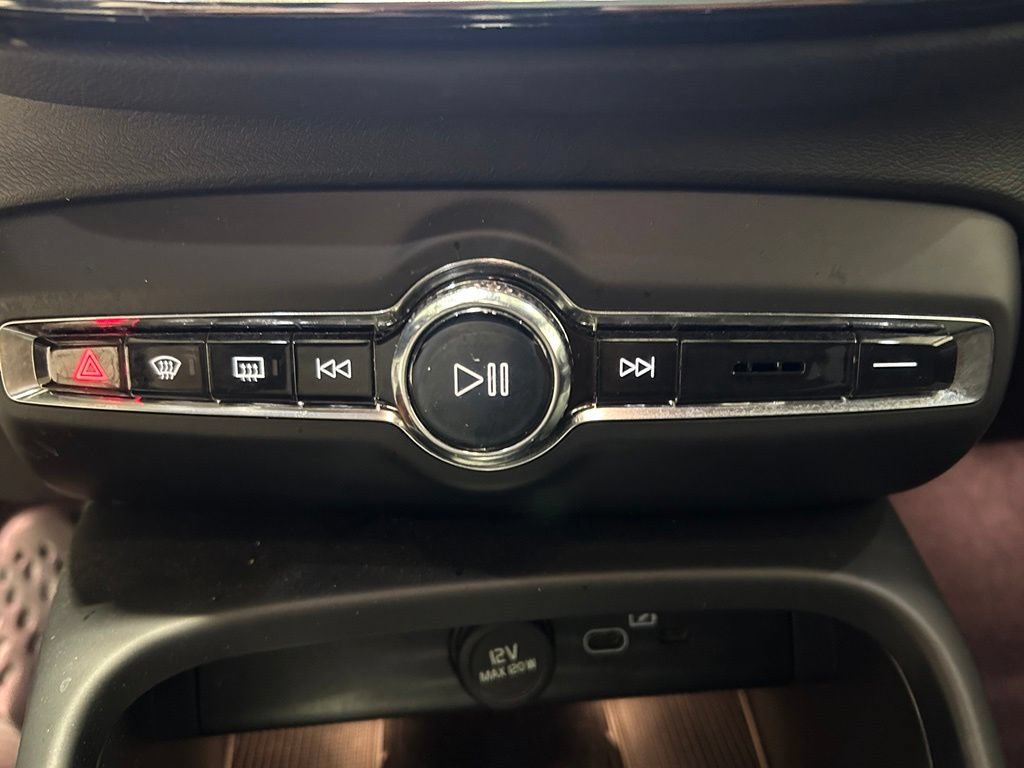 Used 2023 Volvo XC40 Recharge Ultimate AWD/4WD image 19