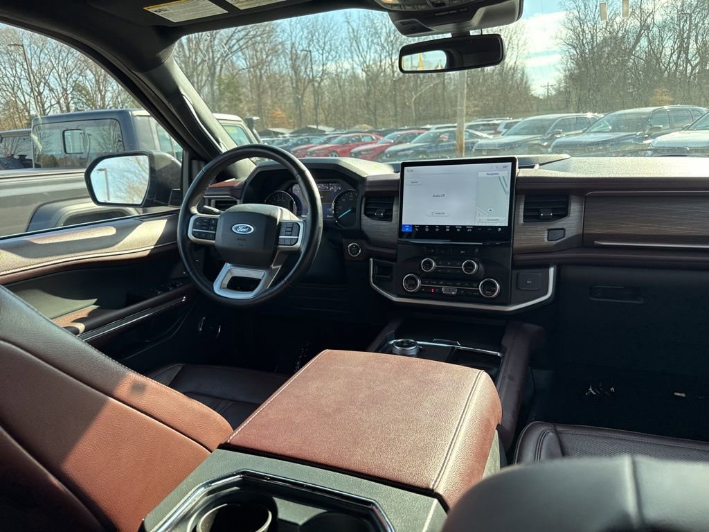 Used 2024 Ford Expedition Limited image 13