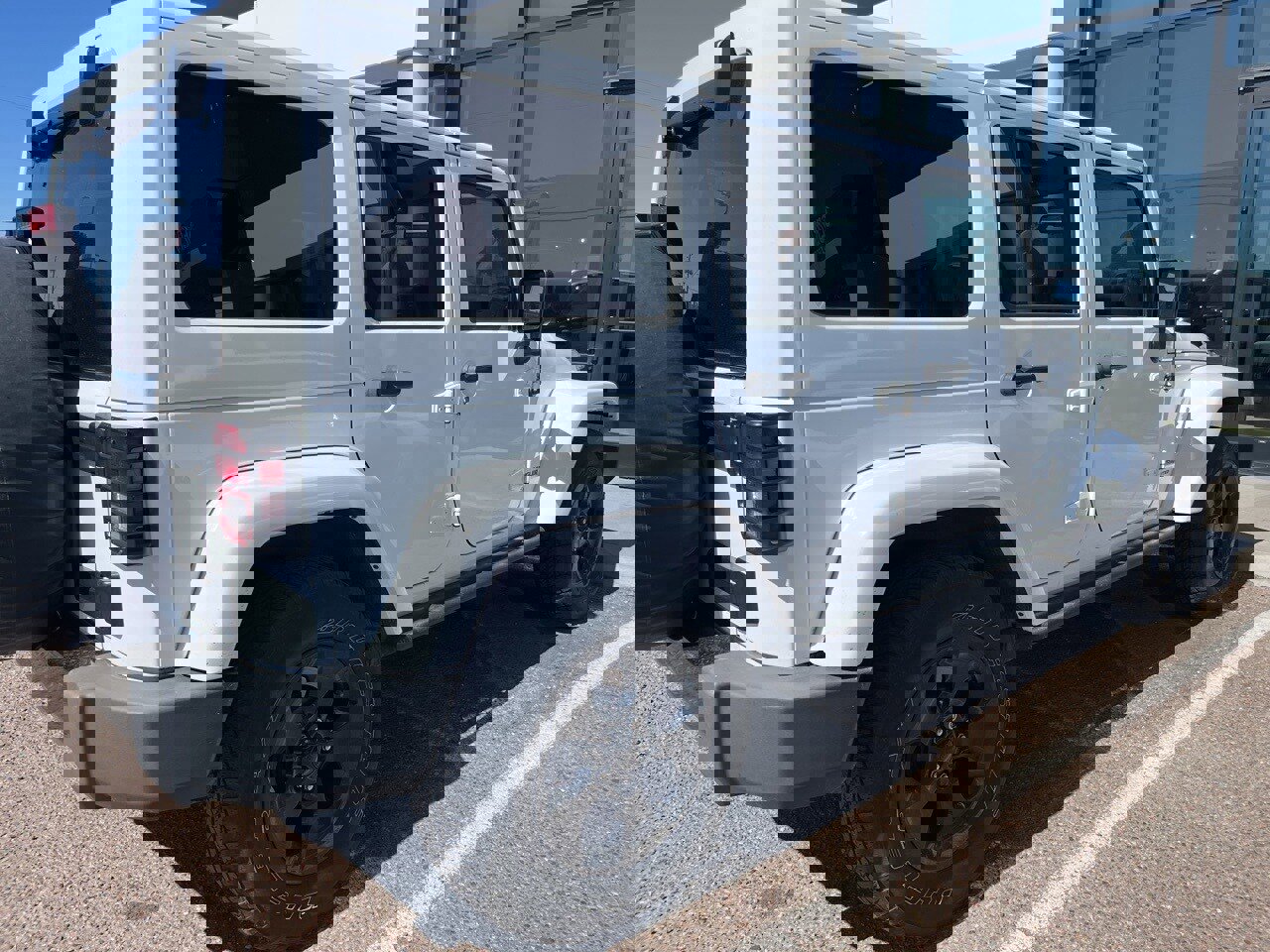 Used 2015 Jeep Wrangler Unlimited Sahara image 9