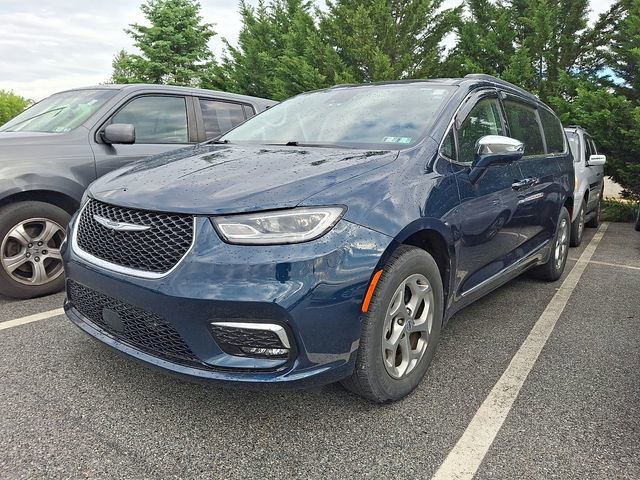Used 2022 Chrysler Pacifica Limited AWD/4WD image 3