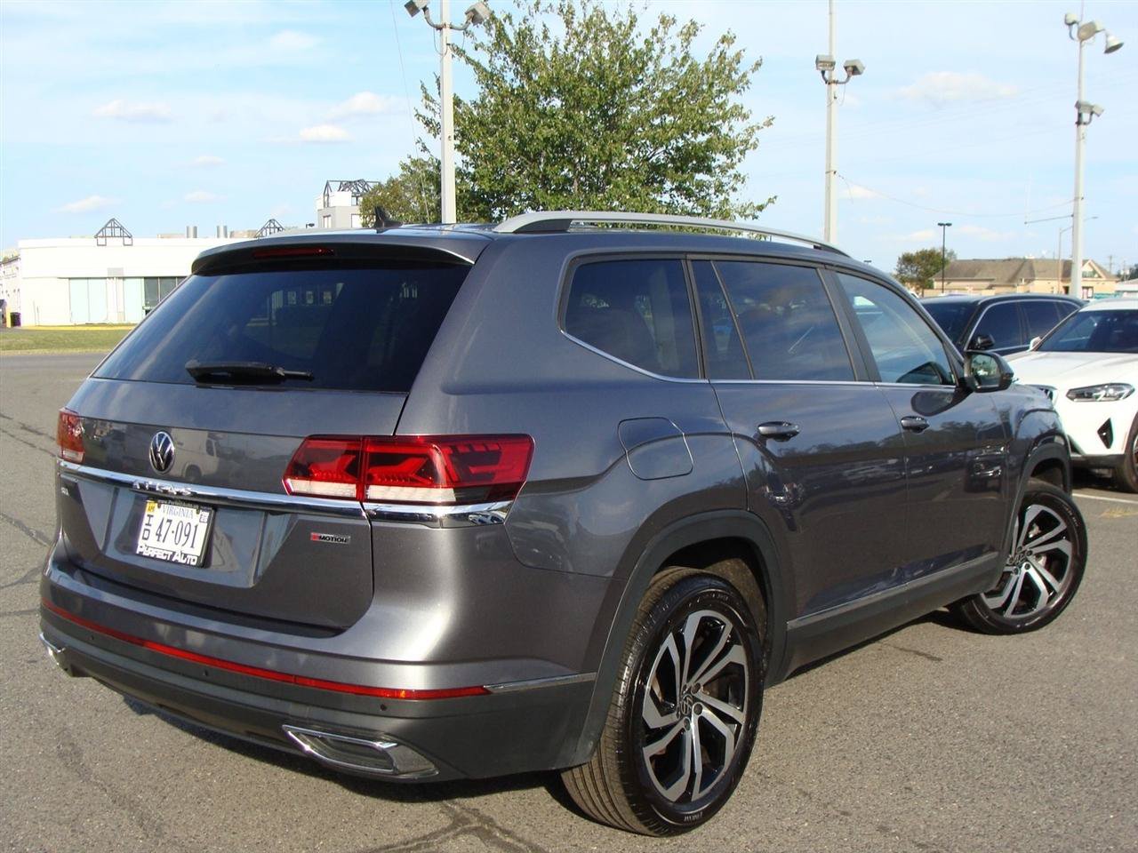 Used 2022 Volkswagen Atlas SEL AWD/4WD image 6