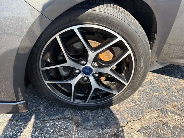 Used 2016 Ford Focus SE w/ SE Sport Package FWD image 29