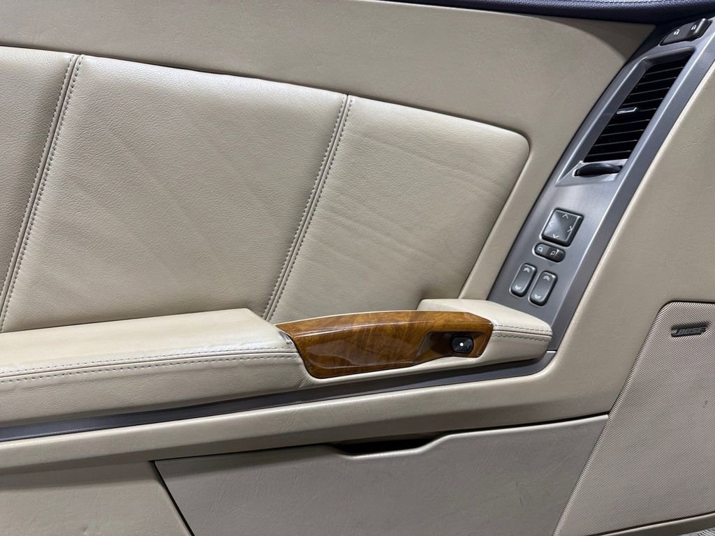 Used 2008 Cadillac XLR image 17