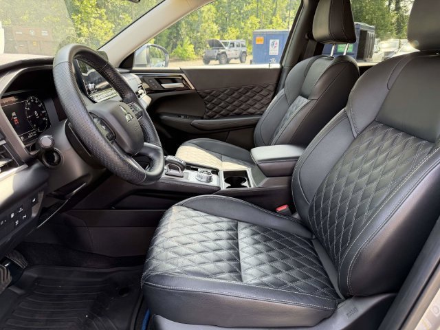 Used 2024 Mitsubishi Outlander SEL Black Edition AWD/4WD image 16