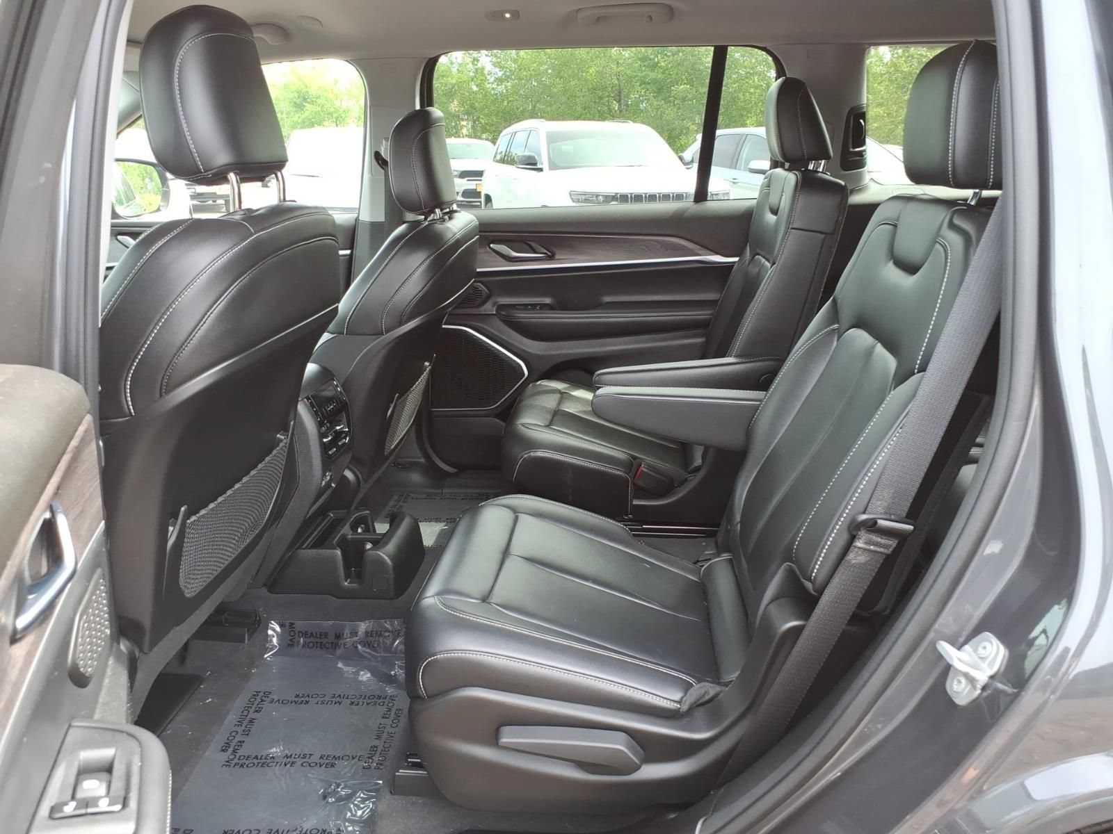 Used 2022 Jeep Grand Cherokee L Limited AWD/4WD image 15