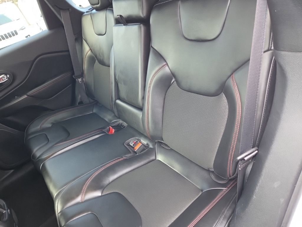 Used 2020 Jeep Cherokee Trailhawk w/ Technology Group image 29