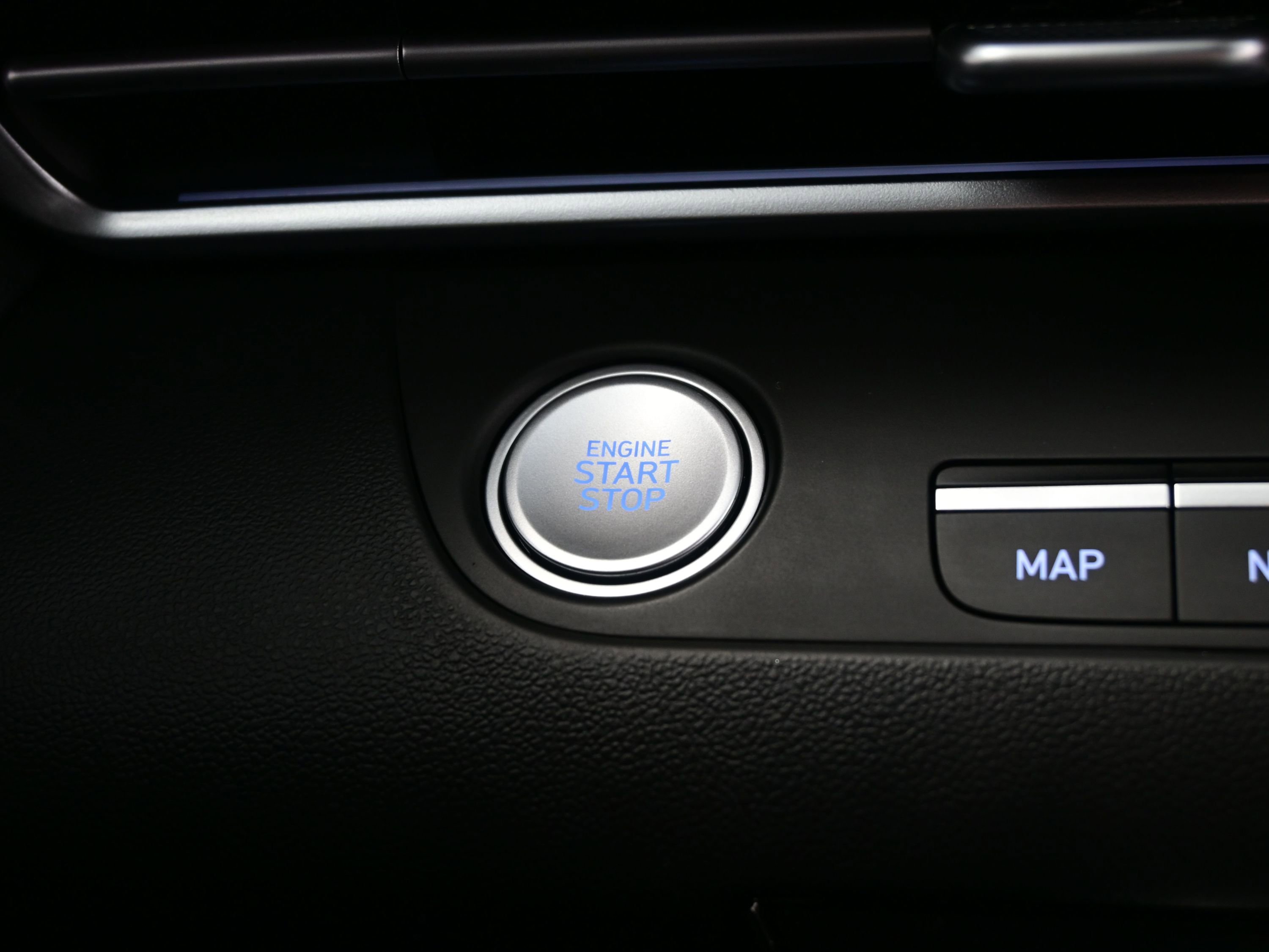 Certified 2025 Hyundai Elantra Limited image 23