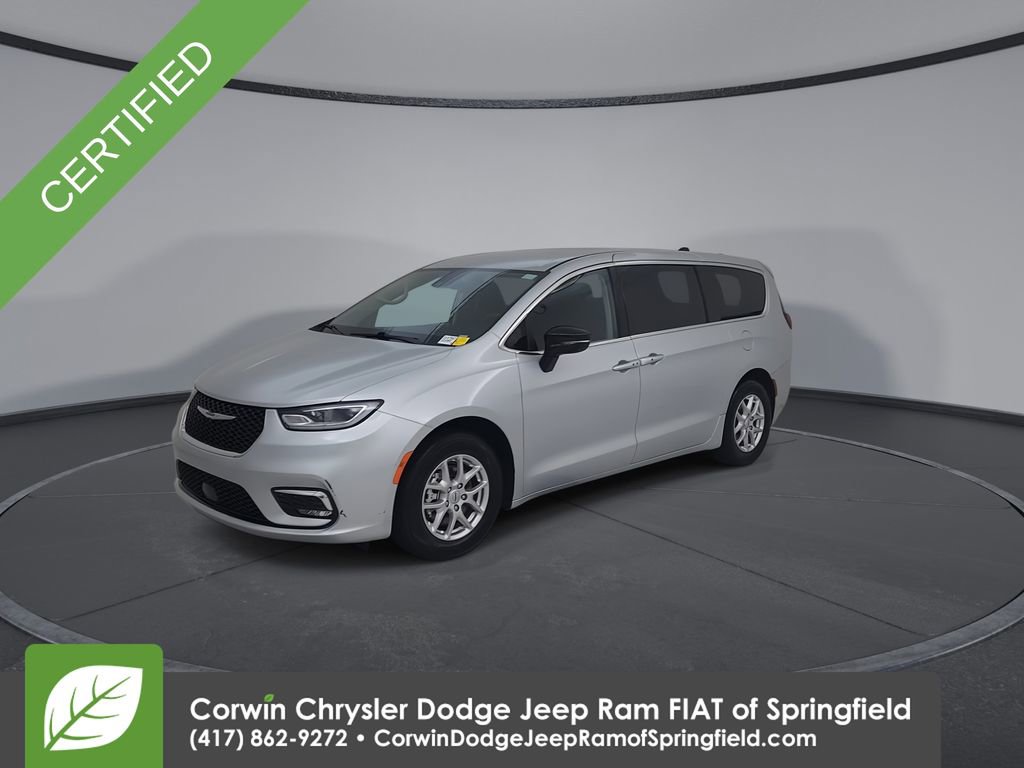 Used 2024 Chrysler Pacifica Touring-L FWD image 7