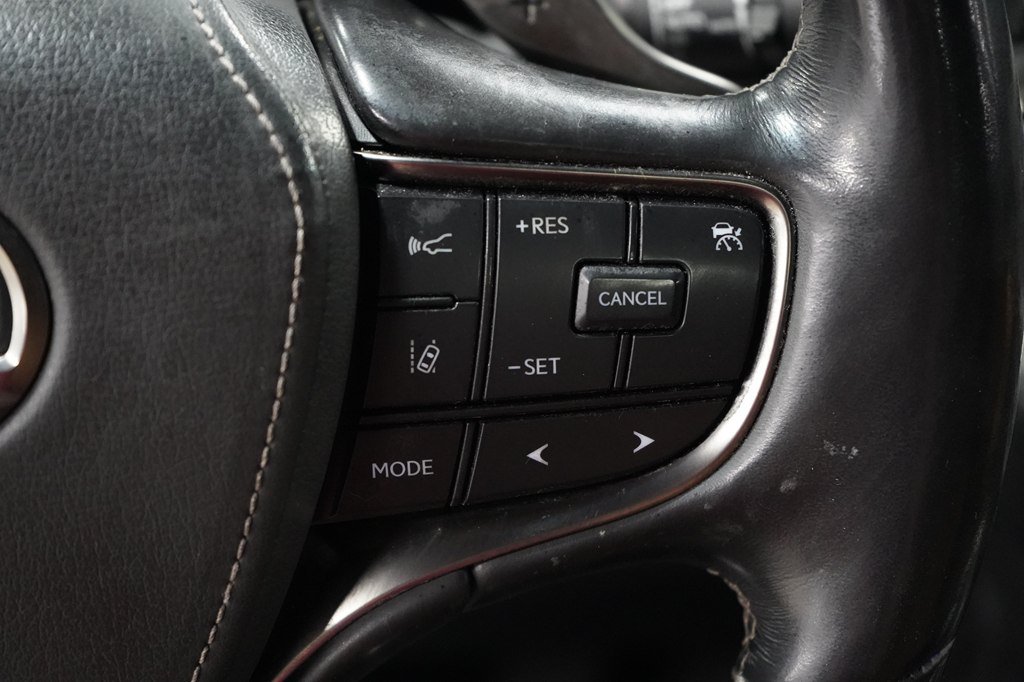 Used 2022 Lexus LS 500 w/ Interior Upgrade Package RWD image 15