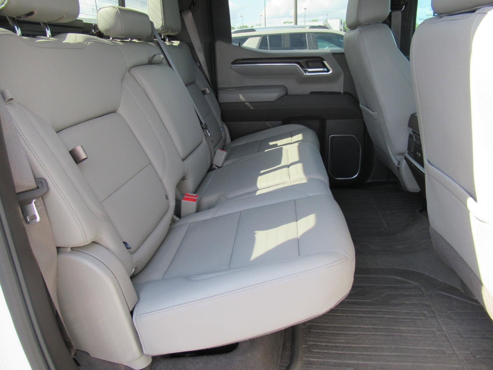 Used 2024 GMC Sierra 1500 SLT w/ SLT Premium Plus Package AWD/4WD image 30