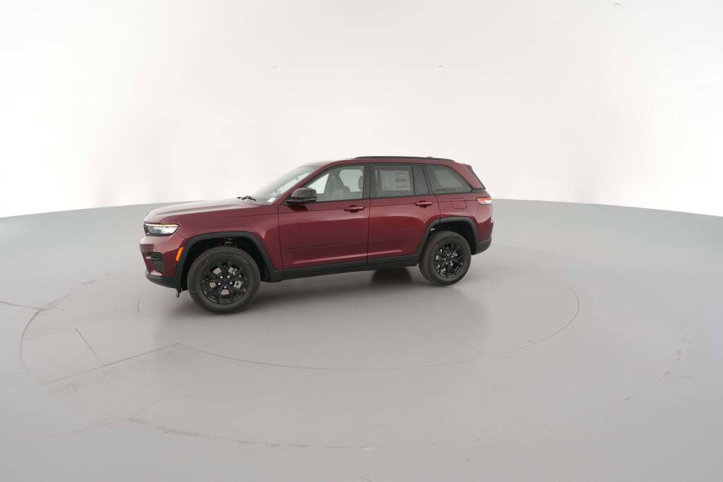 New 2025 Jeep Grand Cherokee Altitude image 5