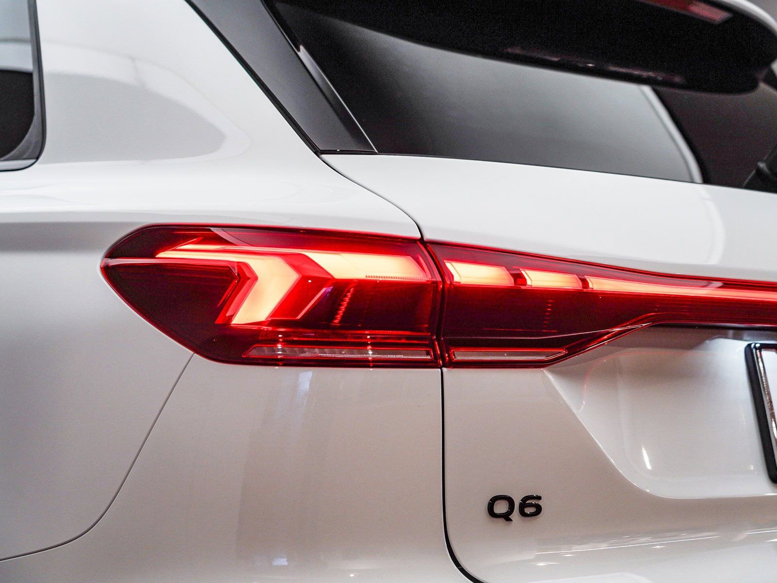 New 2025 Audi Q6 e-tron Premium AWD/4WD image 10