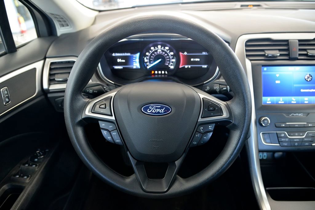 Used 2020 Ford Fusion SE image 18