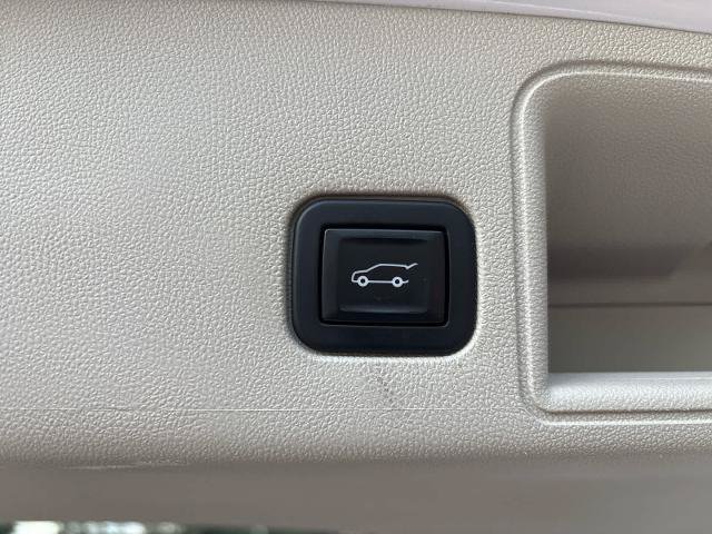 Used 2020 GMC Terrain Denali w/ Denali Premium Package AWD/4WD image 8