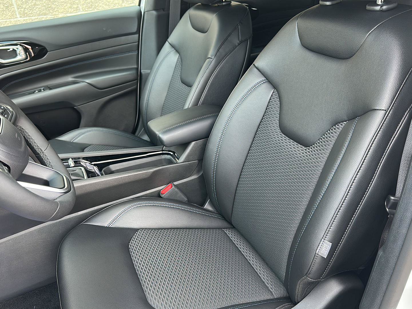 New 2026 Jeep Compass Latitude AWD/4WD image 5