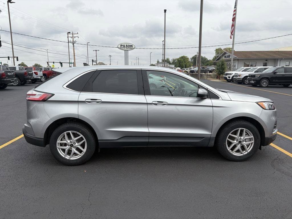 Used 2024 Ford Edge SEL image 25