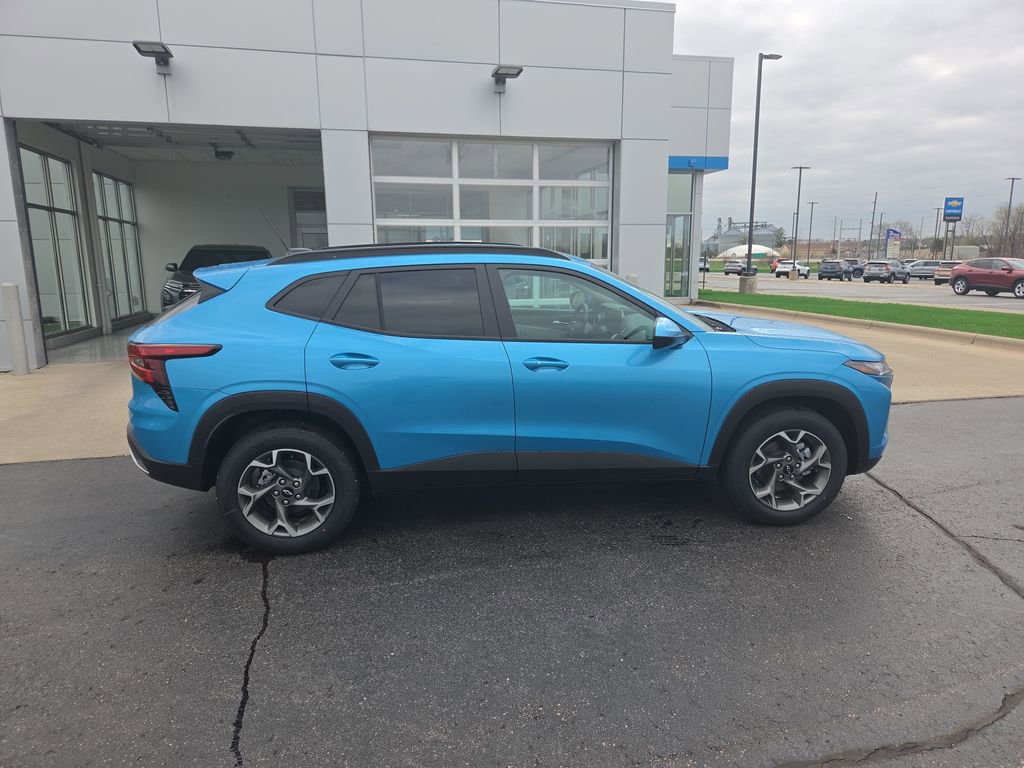 New 2026 Chevrolet Trax LT w/ Driver Confidence Package FWD image 8
