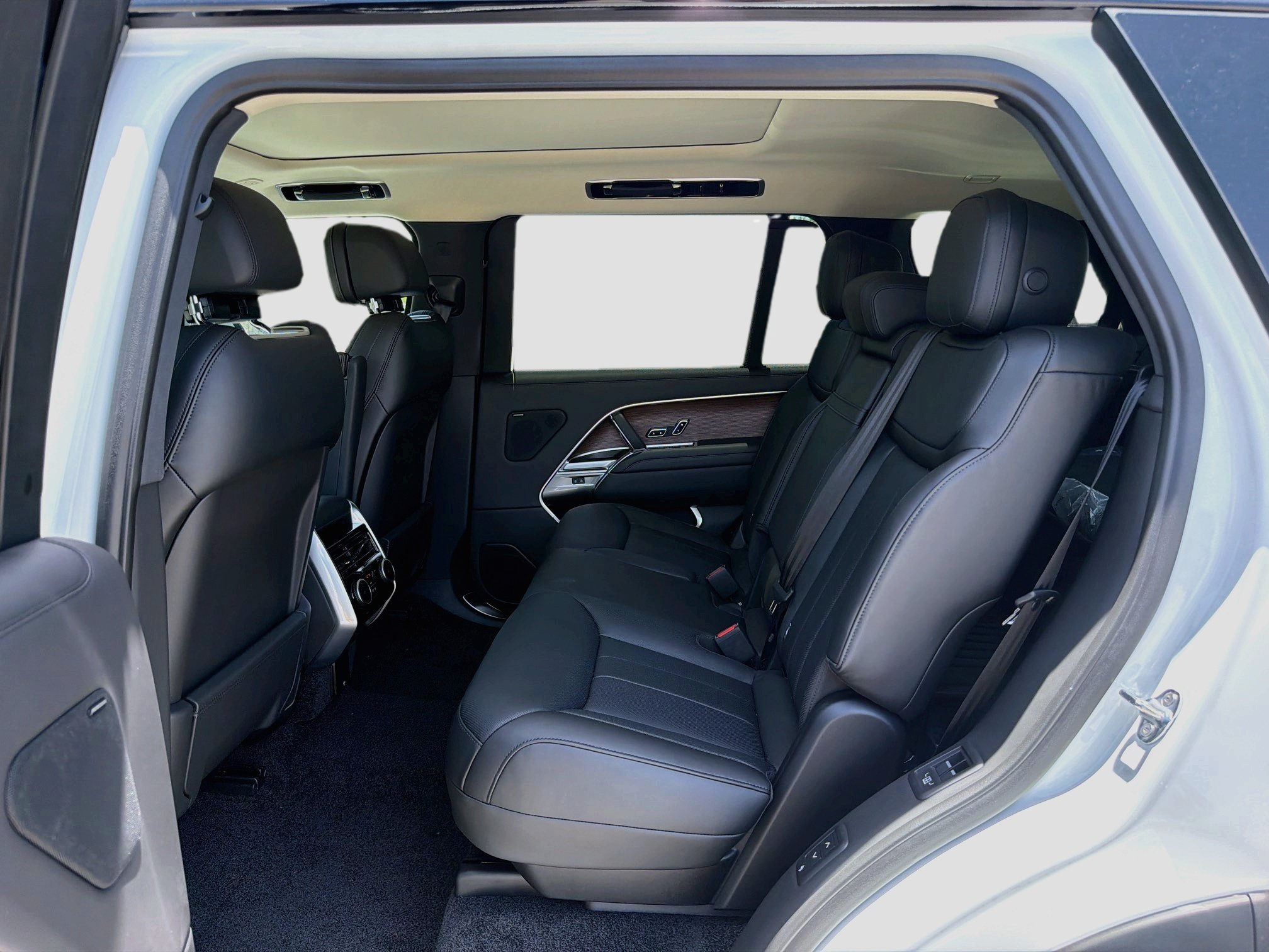 New 2026 Land Rover Range Rover Long Wheelbase SE AWD/4WD image 22