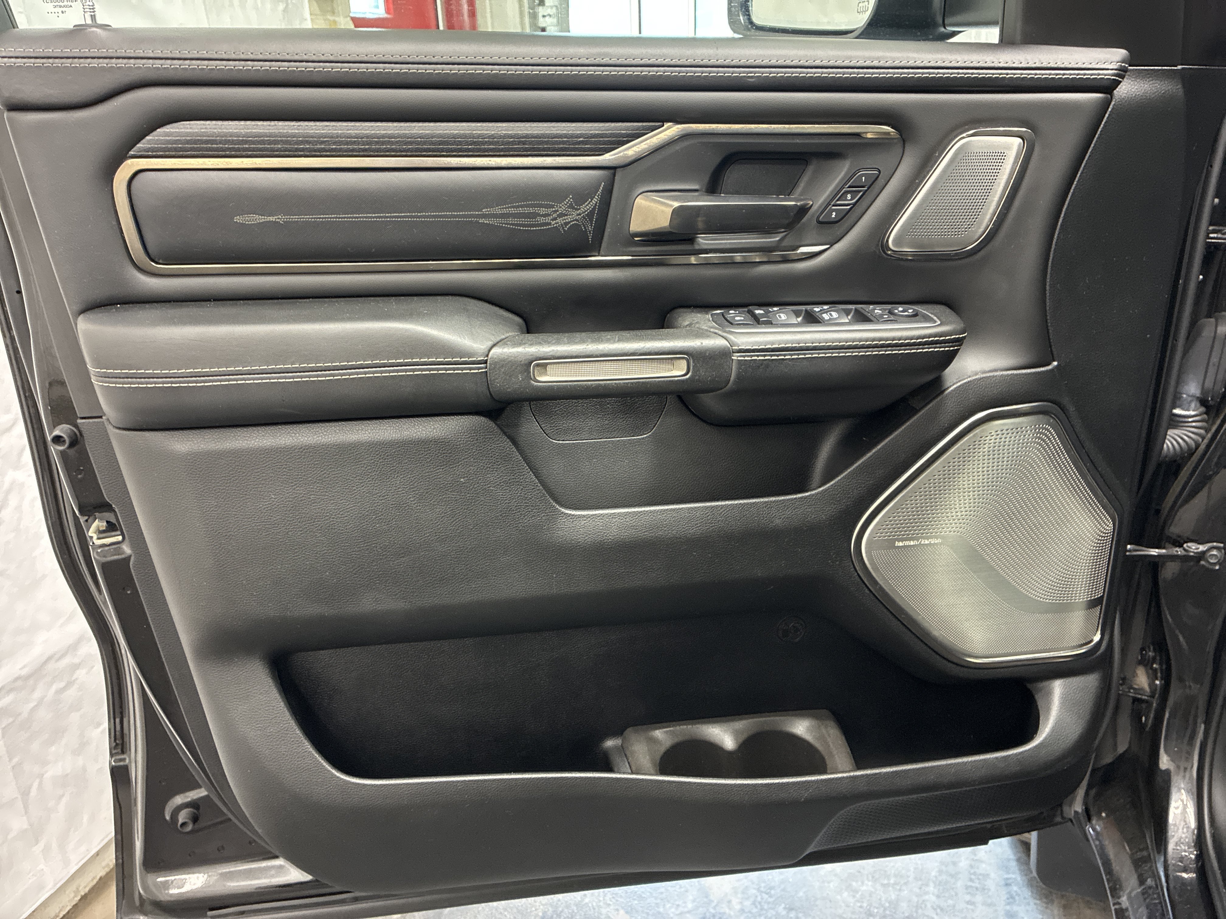 Used 2019 RAM 1500 Limited AWD/4WD image 18