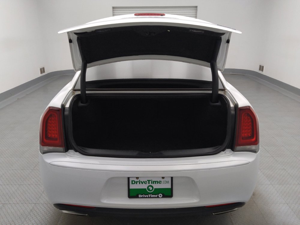 Used 2019 Chrysler 300 S RWD image 29
