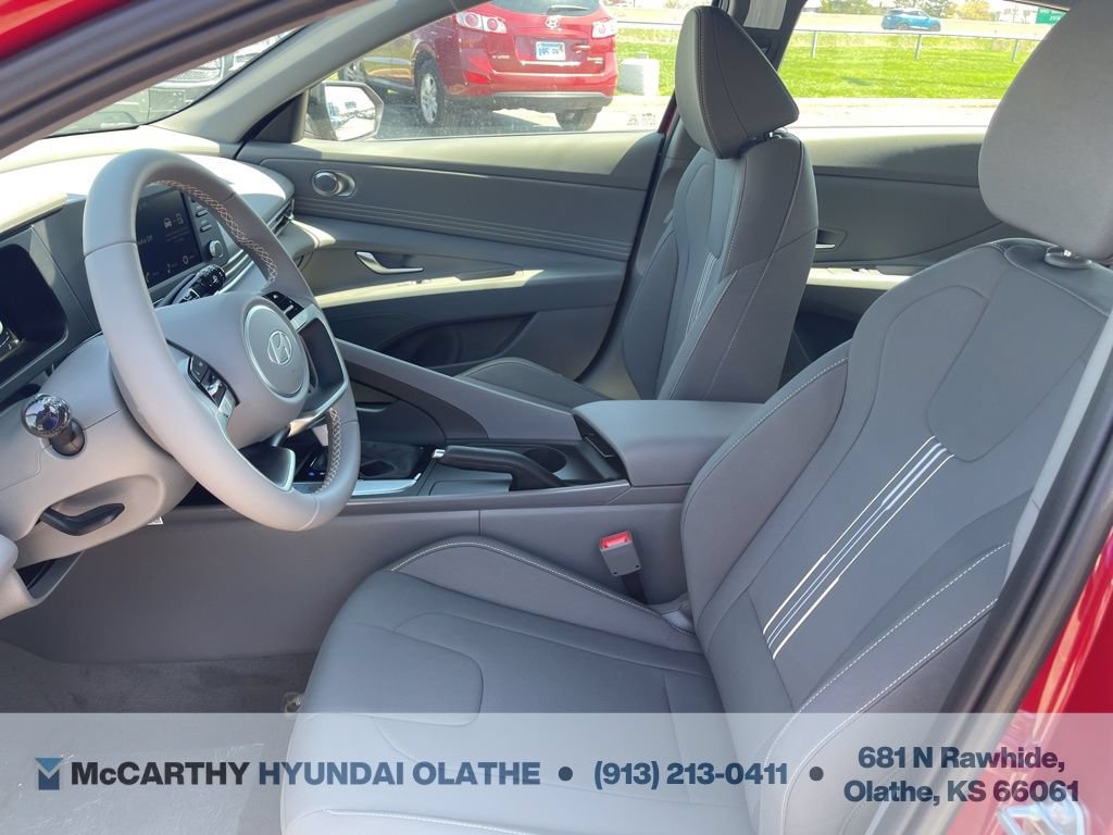 Used 2025 Hyundai Elantra Sport FWD image 4