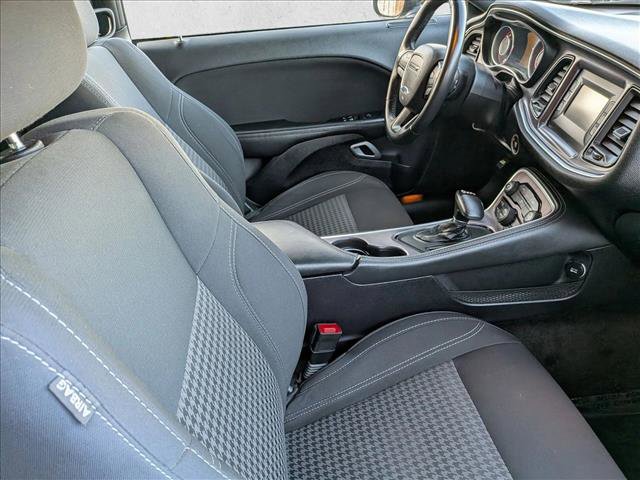Used 2016 Dodge Challenger SXT image 18
