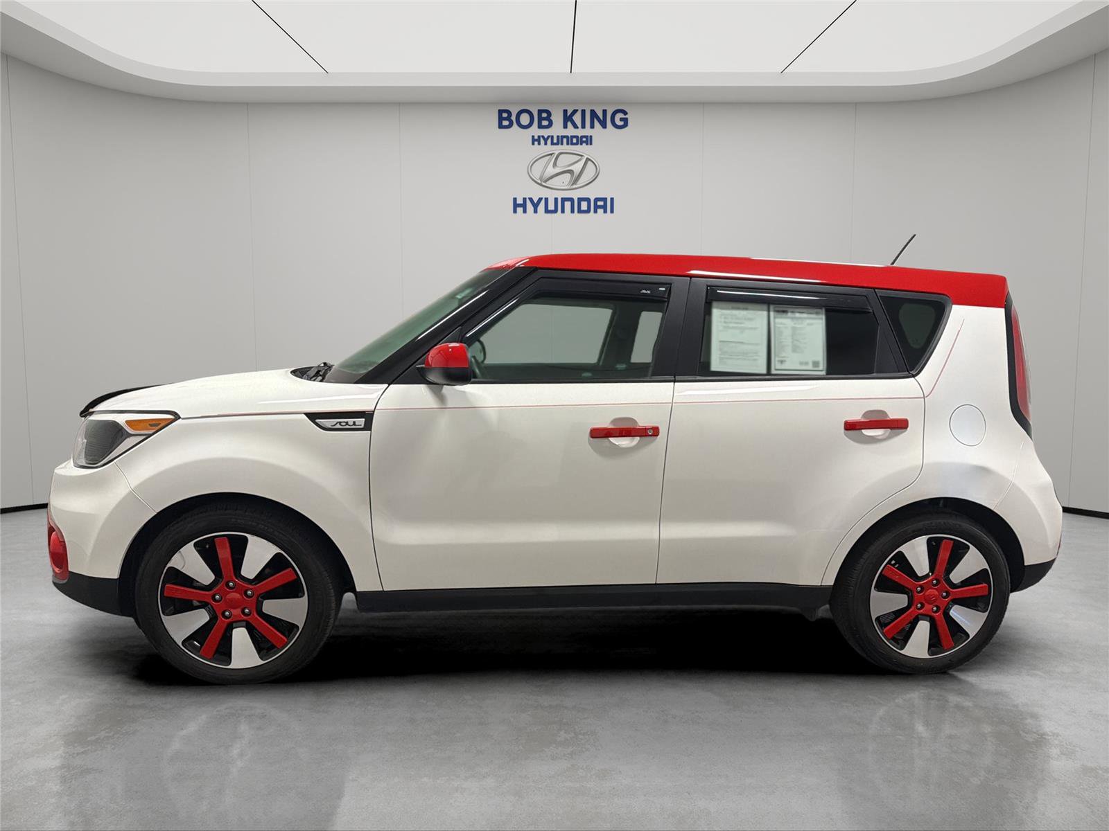 Used 2018 Kia Soul + FWD image 2