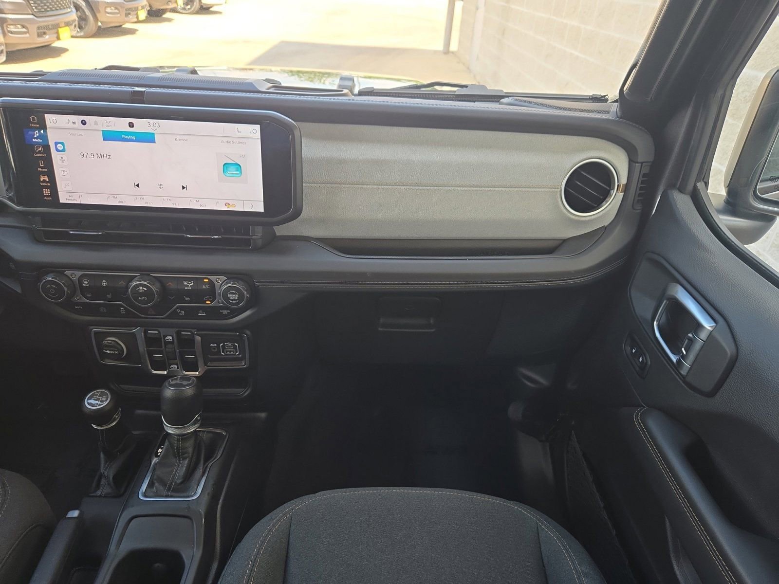 Used 2025 Jeep Wrangler Unlimited Sahara w/ Safety Group AWD/4WD image 20