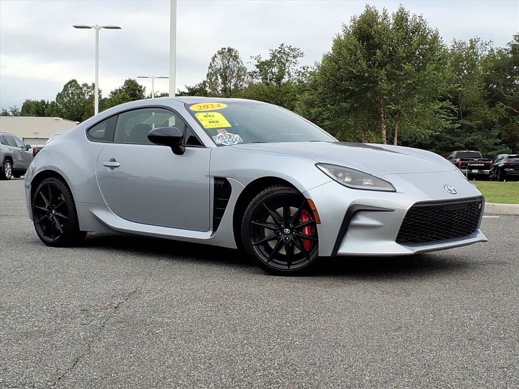 Used 2024 Toyota GR86 Premium w/ Performance Package RWD image 2