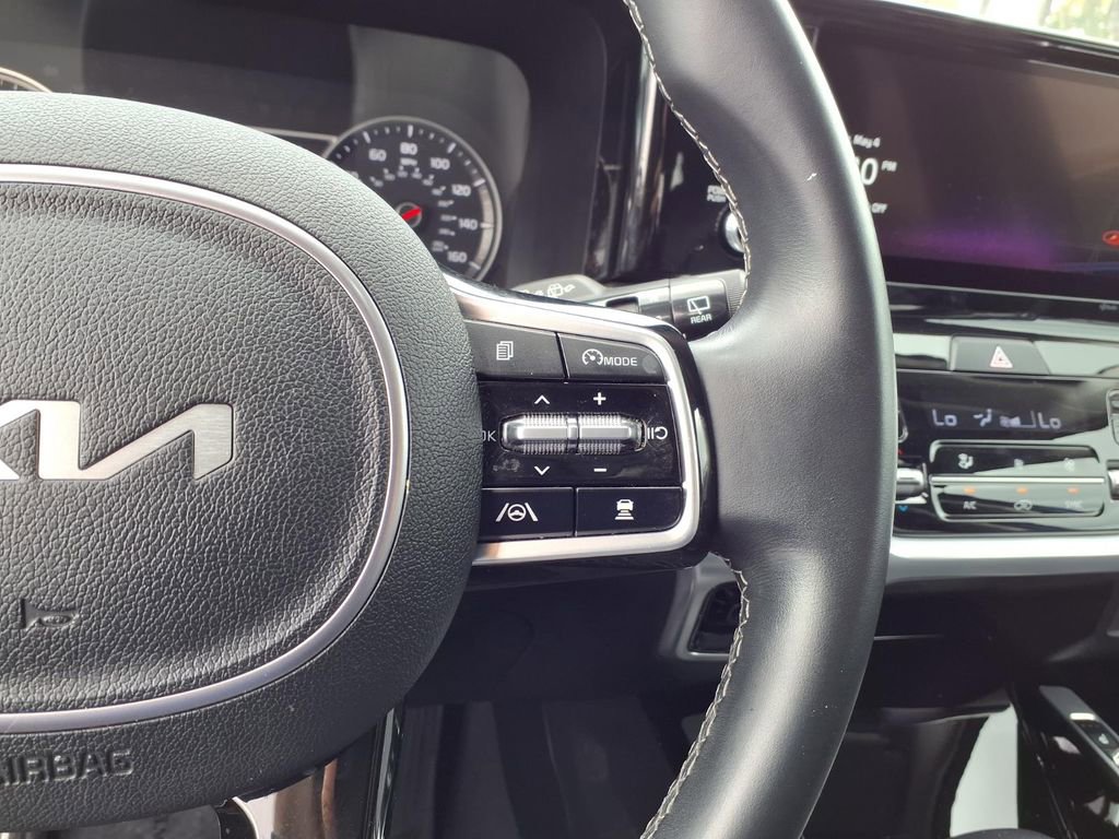 Certified 2022 Kia Sorento SX FWD image 16