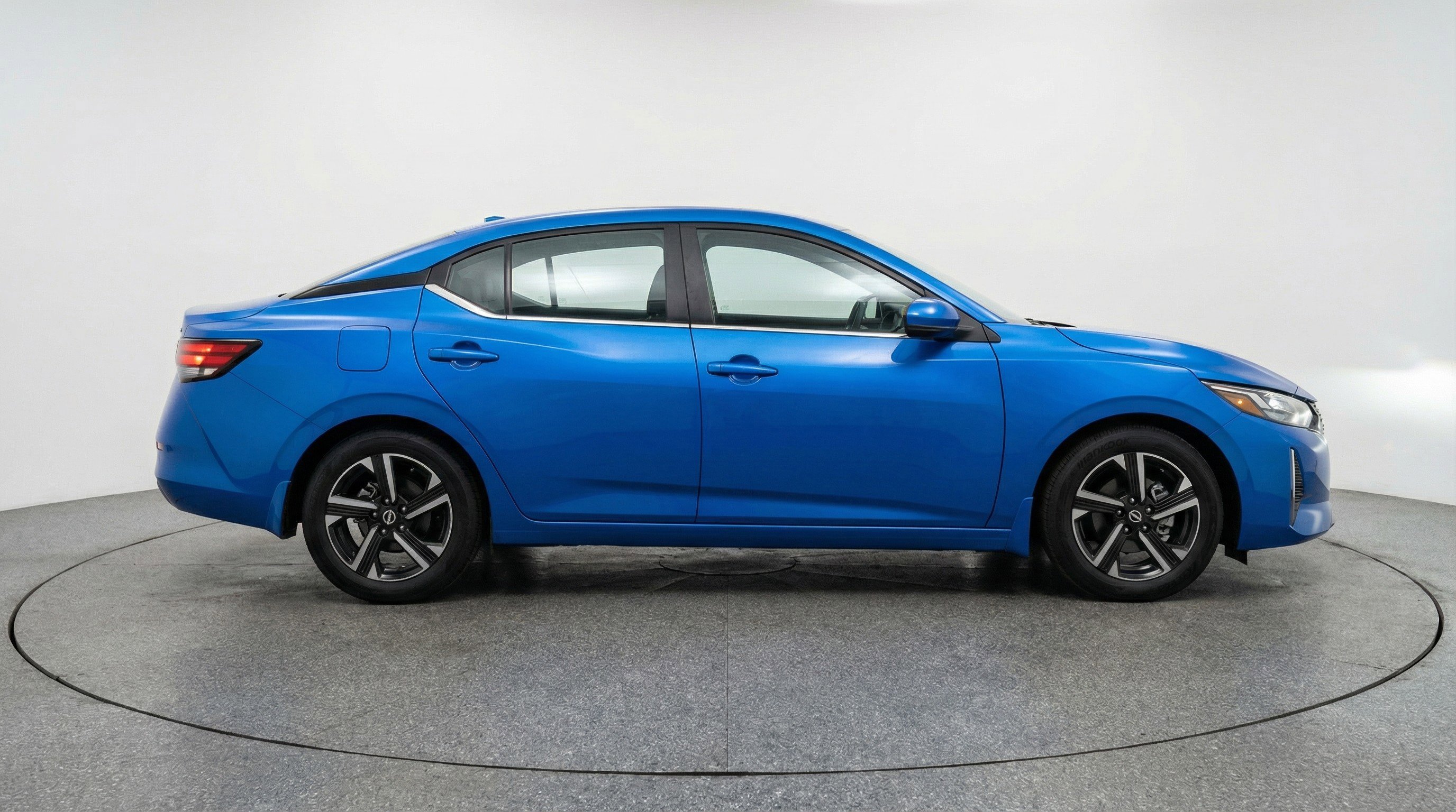 Used 2025 Nissan Sentra SV image 11