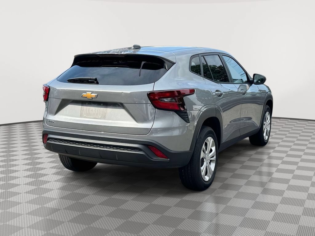 Used 2024 Chevrolet Trax LS w/ Driver Confidence Package FWD image 4