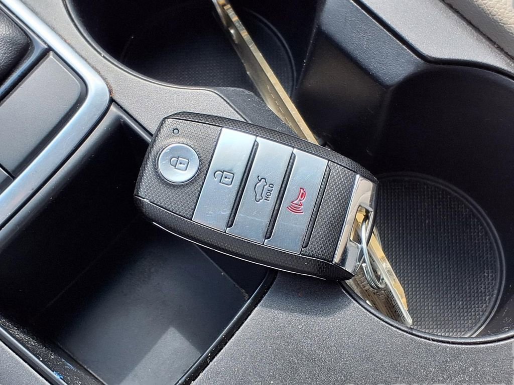 Used 2017 Kia Optima LX image 10